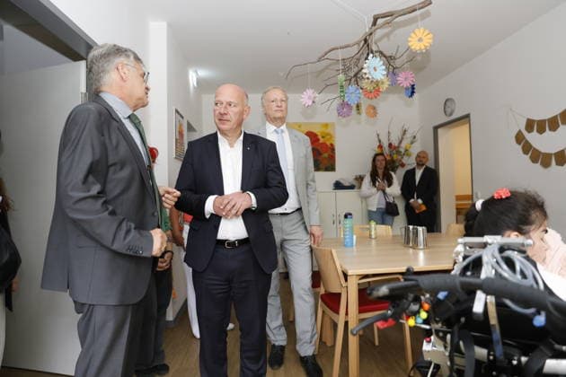 Kai Wegner, Bürgermeister, Dr. Matthias Fichtmüller, Thomas Neubauer, Daniel Klappenbach; Wort-Bild-Termin: 12.30 Uhr, Besuch einer Einrichtung der Oberlinhaus Werkstätten gGmbH, am 18.08.2026 in Berlin, (Oberlinhaus Werkstätten gGmbH), Deutschland *** Kai Wegner, Mayor; Dr. Matthias Fichtmüller; Thomas Neubauer; Daniel Klappenbach; Text, Photo, Event at 12:30 p.m., visit to a facility of Oberlinhaus Werkstätten gGmbH, on August 18, 2026, in Berlin, Oberlinhaus Werkstätten gGmbH, Germany