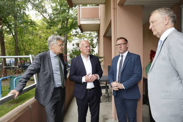 Kai Wegner, Bürgermeister, Dr. Matthias Fichtmüller, Thomas Neubauer, Daniel Klappenbach; Wort-Bild-Termin: 12.30 Uhr, Besuch einer Einrichtung der Oberlinhaus Werkstätten gGmbH, am 18.08.2026 in Berlin, (Oberlinhaus Werkstätten gGmbH), Deutschland *** Kai Wegner, Mayor; Dr. Matthias Fichtmüller; Thomas Neubauer; Daniel Klappenbach; Text, Photo, Event at 12:30 p.m., visit to a facility of Oberlinhaus Werkstätten gGmbH, on August 18, 2026, in Berlin, Oberlinhaus Werkstätten gGmbH, Germany