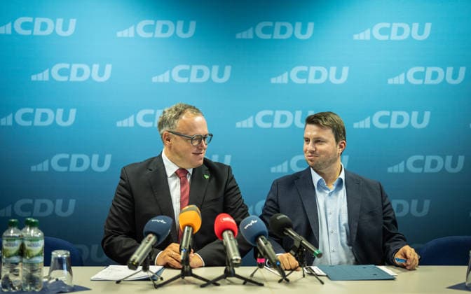 Mario Voigt, Ministerpräsident Thüringen, mit Niklas Waßmann, Generalsekretär CDU-Thüringen;Pressekonferenz des Ministerpräsidenten von Thüringen in der Landesgeschäftsstelle der CDU, Erfurt Thüringen Deutschland Landesgeschäftsstelle CDU Thür *** Mario Voigt, Minister-President of Thuringia, with Niklas Waßmann, Secretary General of the CDU Thuringia Press conference held by the Minister-President of Thuringia at the CDU’s state headquarters in Erfurt, Thuringia, Germany CDU Thuringia State Headquarters
