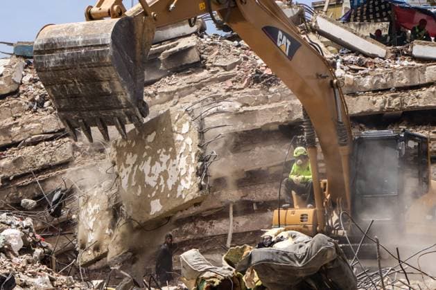 Recovery operations continue at La Guaira disaster site LA GUAIRA, VENEZUELA AUGUST 18, 2026: Emergency teams work among collapsed concrete slabs and twisted steel reinforcement as debris removal and body recovery operations continue at the disaster site in La Guaira, Venezuela, on August 18, 2026. Heavy machinery is being used to remove large sections of concrete and allow crews to search areas that remain difficult to access, as rescue and recovery efforts continue following the earthquakes that struck the region. La Guaira Venezuela (Bolivarian Republic of) Copyright: x xMarioxFloresx xJNAxPressx