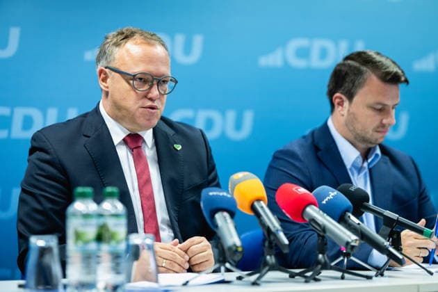 PRESSEKONFERENZ CDU THÜRINGEN ERFURT 18. August 2026 - Erfurt: Der Thüringer Ministerpräsident Mario Voigt und CDU-Generalsekretär Niklas Waßmann gaben am 18. August 2026 eine Pressekonferenz in der Landesgeschäftsstelle der CDU Thüringen. *** PRESS CONFERENCE: CDU THURINGIA, ERFURT, August 18, 2026 Erfurt: Thuringia’s Minister President Mario Voigt and CDU Secretary General Niklas Waßmann held a press conference on August 18, 2026, at the CDU Thuringia state headquarters