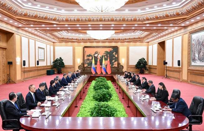 (260818) -- BEIJING, Aug. 18, 2026 -- Chinese President Xi Jinping holds talks with President of the Republic of Ecuador Daniel Roy-Gilchrist Noboa Az¨ªn, who is on a state visit to China, at the Great Hall of the People in Beijing, capital of China, Aug. 18, 2026. ) CHINA-BEIJING-XI JINPING-ECUADORIAN PRESIDENT-TALKS (CN) ZhangxLing 