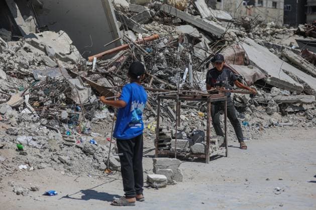 Gaza residents salvage metal from destroyed homesGaza residents salvage metal from destroyed homes KHAN YOUNIS, GAZA STRIP, PALESTINE, AUGUST 18, 2026: Palestinians salvage metal from the rubble of destroyed homes in Khan Younis for reuse in making tents and other items needed for daily life, amid shortages of materials and limited resources in the Gaza Strip. KHAN YOUNIS Palestine, State of Copyright: x xRamzixAbuxAmerx xJNAxPressx