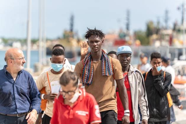 Rescue ship Humanity 1 reaches Ravenna after Mediterranean mission RAVENNA, ITALY AUGUST 18, 2026: The Humanity 1 enters the port of Ravenna on August 18, 2026, with 73 people rescued in the central Mediterranean aboard, after Italian authorities assigned the northern Adriatic city as its port of disembarkation. The group includes 17 minors and five women. The arrival represents Ravenna™s fourth migrant disembarkation of 2026 and the 28th since the city began receiving rescue vessels in December 2022. Ravenna Italy Copyright: x xSilviaxCasadeix xJNAxPressx