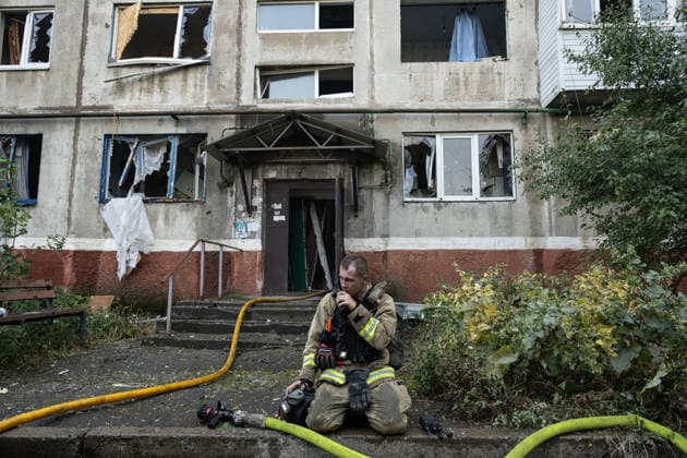 Aftermath of Russian attack on Ukraine s Kramatorsk KRAMATORSK, UKRAINE - AUGUST 18: A firefighter works at a damaged residential building following a Russian airstrike in Kramatorsk, Ukraine, on August 18, 2026. Francisco Richart Anadolu Kramatorsk Ukraine. Editorial use only. Please get in touch for any other usage.  Copyright: x2026xAnadoluxFranciscoxRichartx