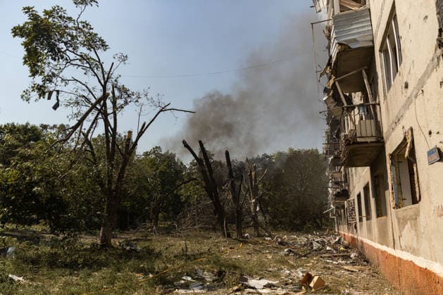 Aftermath of Russian attack on Ukraine s Kramatorsk KRAMATORSK, UKRAINE - AUGUST 18: A plume of smoke rises above a residential area following a Russian airstrike in Kramatorsk, Ukraine, on August 18, 2026. Francisco Richart Anadolu Kramatorsk Ukraine. Editorial use only. Please get in touch for any other usage.  Copyright: x2026xAnadoluxFranciscoxRichartx