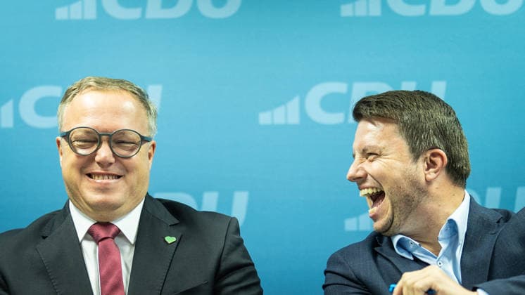 Mario Voigt, Ministerpräsident Thüringen, mit Niklas Waßmann, Generalsekretär CDU-Thüringen;Pressekonferenz des Ministerpräsidenten von Thüringen in der Landesgeschäftsstelle der CDU, Erfurt Thüringen Deutschland Landesgeschäftsstelle CDU Thür *** Mario Voigt, Minister President of Thuringia, with Niklas Waßmann, Secretary General of the CDU Thuringia Press conference held by the Minister President of Thuringia at the CDU’s state headquarters in Erfurt, Thuringia, Germany CDU Thuringia State Headquarters