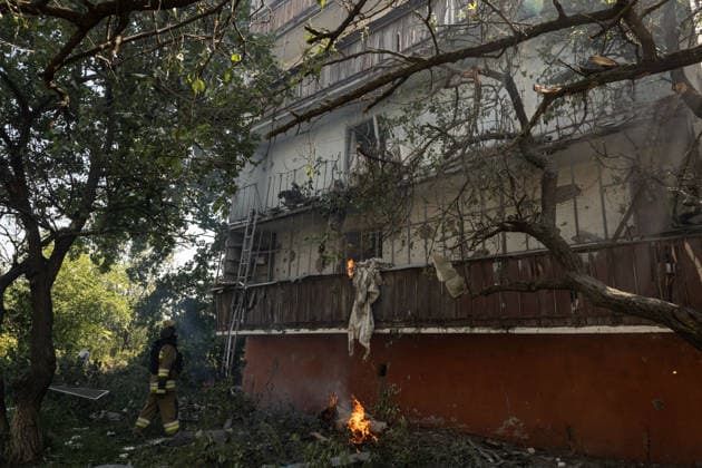 Aftermath of Russian attack on Ukraine s Kramatorsk KRAMATORSK, UKRAINE - AUGUST 18: A firefighter works at a fire in a residential building following a Russian airstrike in Kramatorsk, Ukraine, on August 18, 2026. Francisco Richart Anadolu Kramatorsk Ukraine. Editorial use only. Please get in touch for any other usage.  Copyright: x2026xAnadoluxFranciscoxRichartx