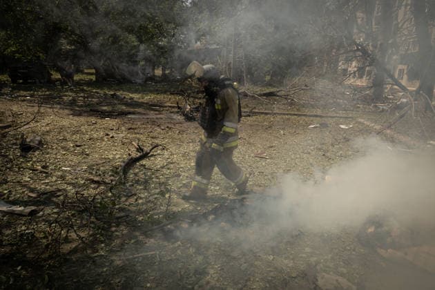 Aftermath of Russian attack on Ukraine s Kramatorsk KRAMATORSK, UKRAINE - AUGUST 18: A firefighter works at a fire in a residential area following a Russian airstrike in Kramatorsk, Ukraine, on August 18, 2026. Francisco Richart Anadolu Kramatorsk Ukraine. Editorial use only. Please get in touch for any other usage.  Copyright: x2026xAnadoluxFranciscoxRichartx