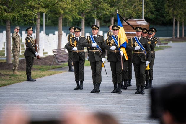 Honour guards of the Ukrainian Armed Forces carry the coffin during the solemn reburial ceremony of Colonel Yevhen Konovalets, first head of the Organisation of Ukrainian Nationalists (OUN) and colonel of the Army of the Ukrainian People’s Republic (UNR), at the National Military Memorial Cemetery in Kyiv region, Ukraine, August 18, 2026. On August 11, 2026, Konovalets’ remains were exhumed at Crooswijk General Cemetery in Rotterdam, the Netherlands, where they had rested since his assassination by a Soviet agent in May 1938. (Photo by Danylo Antoniuk Ukrinform) Remains of OUN leader Yevhen Konovalets reburied at National Military Memorial Cemetery  Copyright: xDanyloxAntoniukx