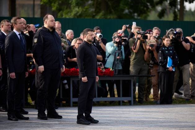 Zelensky Attends Reburial of Yevhen Konovalets Near Kyiv Ukrainian President Volodymyr Zelensky attends the reburial ceremony of Yevhen Konovalets, a colonel in the army of the Ukrainian People’s Republic and the first head of the Organization of Ukrainian Nationalists, at the National Military Memorial Cemetery near Kyiv, Ukraine, on August 18, 2026. Konovalets’ remains were returned to Ukraine 88 years after his burial in Rotterdam, where he was assassinated in 1938, during a ceremony attended by officials and military figures. Photo by PRESIDENT OF UKRAINE apaimages Ukraine Ukraine Ukraine 180826_Ukraine_UPO_00(18).jpeg Copyright: xapaimagesxPRESIDENTxOFxUKRAINEx xapaimagesx