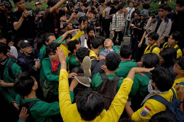 August 18, 2026, Jakarta, Indonesia: JAKARTA, INDONESIA Ã¢â‚¬ AUGUST 18, 2026: Students from the University of Indonesia take part in a protest in Jakarta, Indonesia, on August 18, 2026, one day after the country marked the 81st anniversary of its independence. The demonstration called for a reassessment of the meaning of independence in contemporary Indonesia. Jakarta Indonesia  - ZUMAq101 20260818_zna_q101_125 Copyright: xEdsahxSetiawanx