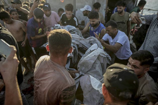 Israeli drone strike on crowded Gaza cafe kills 6 Palestinians GAZA CITY, GAZA, PALESTINE - AUGUST 18: Palestinians carry bodies following an Israeli airstrike on beachfront cafe that killed at least six people, including a child, and injured more than 12 others in Gaza City, Gaza, Palestine on August 18, 2026, following an Israeli airstrike that killed at least six people, including a child, and injured more than 12 others. The attack on the civilian gathering spot occurred despite recent calls from U.S. President Donald Trump urging Israel to halt its military operations across the Gaza Strip, as local rescue teams worked to retrieve victims from the damaged structure. Saeed M. M. T. Jaras Anadolu Gaza City Gaza. Editorial use only. Ple  Copyright: x2026xAnadoluxSaeedxM.xM.xT.xJarasx