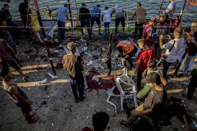 Israeli drone strike on crowded Gaza cafe kills 6 Palestinians GAZA CITY, GAZA, PALESTINE - AUGUST 18: (EDITORS NOTE: Image depicts graphic content) Palestinians inspect at destroyed beachfront cafe in Gaza City, Gaza, Palestine on August 18, 2026, following an Israeli airstrike that killed at least six people, including a child, and injured more than 12 others. The attack on the civilian gathering spot occurred despite recent calls from U.S. President Donald Trump urging Israel to halt its military operations across the Gaza Strip, as local rescue teams worked to retrieve victims from the damaged structure. Saeed M. M. T. Jaras Anadolu Gaza City Gaza. Editorial use only. Please get in touch for any other usage.  Copyright: x2026xAnadoluxSaeedxM.xM.xT.xJarasx