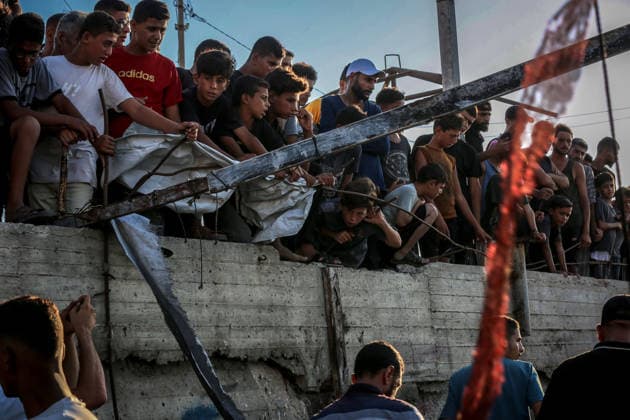 Israeli drone strike on crowded Gaza cafe kills 6 Palestinians GAZA CITY, GAZA, PALESTINE - AUGUST 18: Palestinians gather around destroyed beachfront cafe in Gaza City, Gaza, Palestine on August 18, 2026, following an Israeli airstrike that killed at least six people, including a child, and injured more than 12 others. The attack on the civilian gathering spot occurred despite recent calls from U.S. President Donald Trump urging Israel to halt its military operations across the Gaza Strip, as local rescue teams worked to retrieve victims from the damaged structure. Saeed M. M. T. Jaras Anadolu Gaza City Gaza. Editorial use only. Please get in touch for any other usage.  Copyright: x2026xAnadoluxSaeedxM.xM.xT.xJarasx