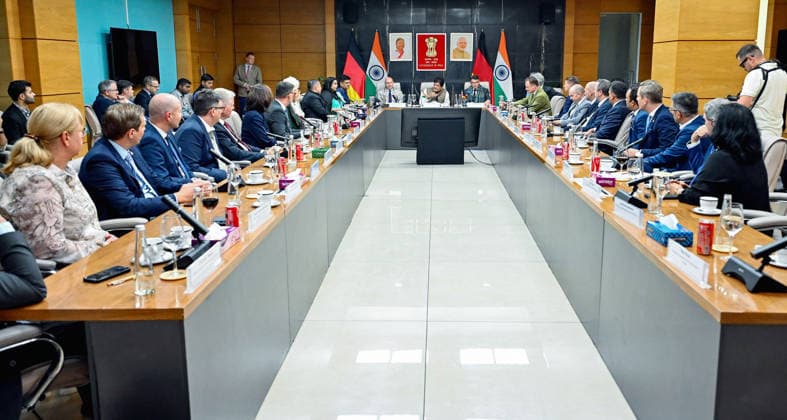 RECORD DATE NOT STATED Union Minister Piyush Goyal chairs a meeting with Germany s Minister-President of Hessen, Boris Rhein and Minister for Federal and European Affairs, International Affairs and Debureaucratisation, Manfred Pentz, along with a delegation of leading German bus New Delhi, Aug 18 (ANI): Union Minister Piyush Goyal chairs a meeting with Germany s Minister-President of Hessen, Boris Rhein and Minister for Federal and European Affairs, International Affairs and Debureaucratisation, Manfred Pentz, along with a delegation of leading German businesses, in New Delhi on Tuesday. (@PiyushGoyal X ANI Photo) New Delhi Delhi India Copyright: xANIx ANI_20260818442