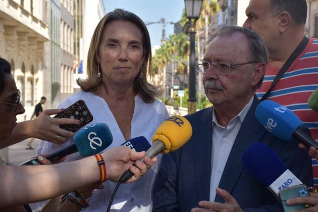 Gamarra Visits Ceuta to See the Humanitarian Crisis Firsthand Cuca Gamarra, the PP’s Deputy Secretary for Institutional Regeneration, and Juan Jesús Vivas, the president of Ceuta, speak to the media, following a meeting at the PP Ceuta headquarters on August 18, 2026, in Ceuta, Spain. Gamarra visited the autonomous city to see firsthand the humanitarian crisis affecting the region after thousands of migrants swam across the Tarajal Strait on July 30 and 31. During her visit, Gamarra met with the president of Ceuta and with representatives of associations and unions of the Civil Guard and the National Police. AUGUST 18, 2026 CEUTA PP POPULAR PARTY VIVAS Gabriela Sardá Nún Ceuta Ceuta, Spain  Copyright: xGabrielaxSardaxNunezx 7720087