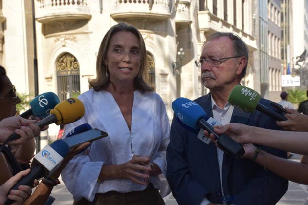 Gamarra Visits Ceuta to See the Humanitarian Crisis Firsthand Cuca Gamarra, the PP’s Deputy Secretary for Institutional Regeneration, and Juan Jesús Vivas, the president of Ceuta, speak to the media, following a meeting at the PP Ceuta headquarters on August 18, 2026, in Ceuta, Spain. Gamarra visited the autonomous city to see firsthand the humanitarian crisis affecting the region after thousands of migrants swam across the Tarajal Strait on July 30 and 31. During her visit, Gamarra met with the president of Ceuta and with representatives of associations and unions of the Civil Guard and the National Police. AUGUST 18, 2026 CEUTA PP POPULAR PARTY VIVAS Gabriela Sardá Nún Ceuta Ceuta, Spain  Copyright: xGabrielaxSardaxNunezx 7720089