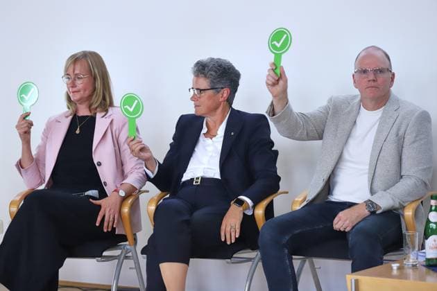 Halle (Saale), Sachsen-Anhalt, Deutschland, 18.08.2026: Leibniz-Institut für Agrarentwicklung in Transformationsökonomien (IAMO): IHK-Wahldialog: Eva von Angern (Linke), Lydia Hüskens (FDP), Jan Scharfenort (AfD) *** Halle-Saale, Saxony-Anhalt, Germany, August 18, 2026 Leibniz Institute for Agricultural Development in Transition Economies (IAMO), Chamber of Industry and Commerce (IHK), Electoral Dialogue: Eva von Angern (The Left), Lydia Hüskens (FDP), Jan Scharfenort (AfD) Copyright: xdtsxNachrichtenagenturx dts_130410