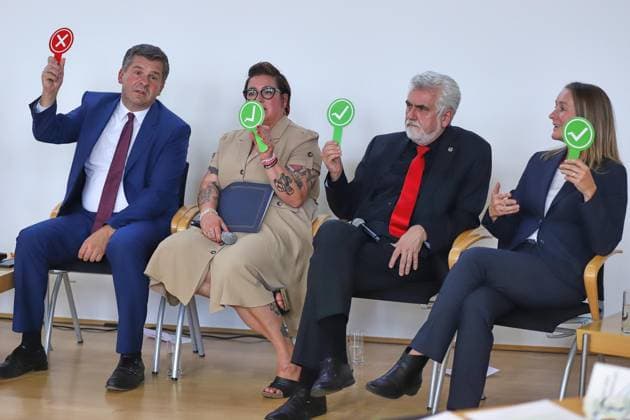 Halle (Saale), Sachsen-Anhalt, Deutschland, 18.08.2026: Leibniz-Institut für Agrarentwicklung in Transformationsökonomien (IAMO): IHK-Wahldialog: Sven Schulze (CDU), Susan Sziborra-Seidlitz (Grüne), Armin Willingmann (SPD), Claudia Wittig (BSW) *** Halle an der Saale, Saxony-Anhalt, Germany, August 18, 2026 Leibniz Institute for Agricultural Development in Transition Economies (IAMO) IHK Election Forum Sven Schulze (CDU), Susan Sziborra Seidlitz (Greens), Armin Willingmann (SPD), Claudia Wittig (BSW) Copyright: xdtsxNachrichtenagenturx dts_130411