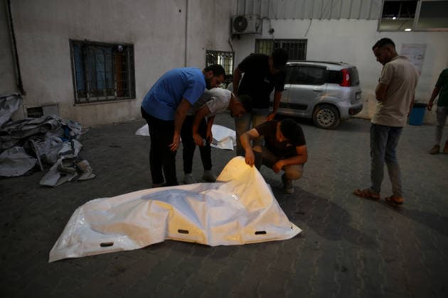 Israeli drone strike on crowded Gaza cafe kills 6 Palestinians GAZA CITY, GAZA, PALESTINE - AUGUST 18: The body of a victim is seen following an Israeli airstrike on a beachfront cafe in Gaza City, Gaza, Palestine, on August 18, 2026. The attack killed at least six Palestinians, including a child, and injured more than 12 others, according to local sources. Saeed M. M. T. Jaras Anadolu Gaza City Gaza. Editorial use only. Please get in touch for any other usage.  Copyright: x2026xAnadoluxSaeedxM.xM.xT.xJarasx