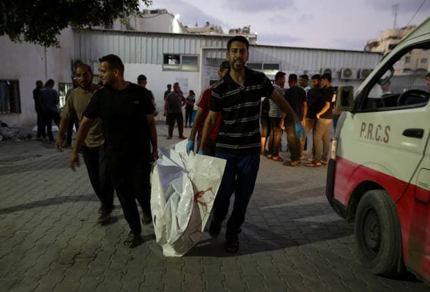 Israeli drone strike on crowded Gaza cafe kills 6 Palestinians GAZA CITY, GAZA, PALESTINE - AUGUST 18: The body of a victim is seen following an Israeli airstrike on a beachfront cafe in Gaza City, Gaza, Palestine, on August 18, 2026. The attack killed at least six Palestinians, including a child, and injured more than 12 others, according to local sources. Saeed M. M. T. Jaras Anadolu Gaza City Gaza. Editorial use only. Please get in touch for any other usage.  Copyright: x2026xAnadoluxSaeedxM.xM.xT.xJarasx