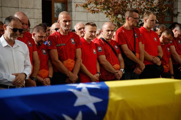 Funeral prayer held in Zenica for five Bosnian mountaineers died on Mount Elbrus ZENICA, BOSNIA AND HERZEGOVINA - AUGUST 18: A large number of citizens, family members, friends, colleagues, mountaineers and members of the Mountain Rescue Service gathered in front of the Carsijska Mosque to bid a final farewell to 5 mountaineers Alma Okanovic, Denis Okanovic, Meliha Causevic, Nermin Talam and Almir Krivdic, died on Mount Elbrus in Zenica, Bosnia and Herzegovina on August 18, 2026. Elman Omic Anadolu Zenica Bosnia and Herzegovina. Editorial use only. Please get in touch for any other usage.  Copyright: x2026xAnadoluxElmanxOmicx