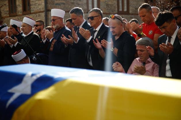 Funeral prayer held in Zenica for five Bosnian mountaineers died on Mount Elbrus ZENICA, BOSNIA AND HERZEGOVINA - AUGUST 18: A large number of citizens, family members, friends, colleagues, mountaineers and members of the Mountain Rescue Service gathered in front of the Carsijska Mosque to bid a final farewell to 5 mountaineers Alma Okanovic, Denis Okanovic, Meliha Causevic, Nermin Talam and Almir Krivdic, died on Mount Elbrus in Zenica, Bosnia and Herzegovina on August 18, 2026. Elman Omic Anadolu Zenica Bosnia and Herzegovina. Editorial use only. Please get in touch for any other usage.  Copyright: x2026xAnadoluxElmanxOmicx
