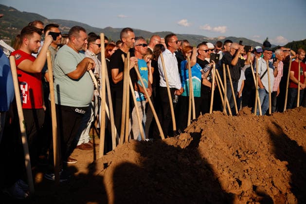 Funeral prayer held in Zenica for five Bosnian mountaineers died on Mount Elbrus ZENICA, BOSNIA AND HERZEGOVINA - AUGUST 18: A large number of citizens, family members, friends, colleagues, mountaineers and members of the Mountain Rescue Service gathered in front of the Carsijska Mosque to bid a final farewell to 5 mountaineers Alma Okanovic, Denis Okanovic, Meliha Causevic, Nermin Talam and Almir Krivdic, died on Mount Elbrus in Zenica, Bosnia and Herzegovina on August 18, 2026. Elman Omic Anadolu Zenica Bosnia and Herzegovina. Editorial use only. Please get in touch for any other usage.  Copyright: x2026xAnadoluxElmanxOmicx