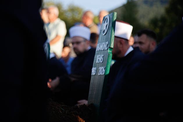 Funeral prayer held in Zenica for five Bosnian mountaineers died on Mount Elbrus ZENICA, BOSNIA AND HERZEGOVINA - AUGUST 18: A large number of citizens, family members, friends, colleagues, mountaineers and members of the Mountain Rescue Service gathered in front of the Carsijska Mosque to bid a final farewell to 5 mountaineers Alma Okanovic, Denis Okanovic, Meliha Causevic, Nermin Talam and Almir Krivdic, died on Mount Elbrus in Zenica, Bosnia and Herzegovina on August 18, 2026. Elman Omic Anadolu Zenica Bosnia and Herzegovina. Editorial use only. Please get in touch for any other usage.  Copyright: x2026xAnadoluxElmanxOmicx
