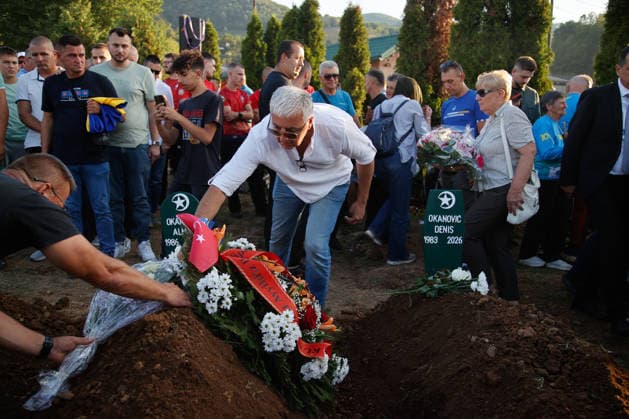 Funeral prayer held in Zenica for five Bosnian mountaineers died on Mount Elbrus ZENICA, BOSNIA AND HERZEGOVINA - AUGUST 18: A large number of citizens, family members, friends, colleagues, mountaineers and members of the Mountain Rescue Service gathered in front of the Carsijska Mosque to bid a final farewell to 5 mountaineers Alma Okanovic, Denis Okanovic, Meliha Causevic, Nermin Talam and Almir Krivdic, died on Mount Elbrus in Zenica, Bosnia and Herzegovina on August 18, 2026. Elman Omic Anadolu Zenica Bosnia and Herzegovina. Editorial use only. Please get in touch for any other usage.  Copyright: x2026xAnadoluxElmanxOmicx