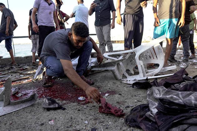 Aftermath of Israeli Airstrike In Gaza Palestinians inspect the site of an Israeli strike on a cafe at the seaport of Gaza City on August 18, 2026. Gaza Palestine  Copyright: xMajdixFathix originalFilename: fathi-notitle260818_np0RZ.jpg