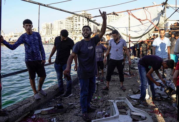 Aftermath of Israeli Airstrike In Gaza Palestinians inspect the site of an Israeli strike on a cafe at the seaport of Gaza City on August 18, 2026. Gaza Palestine  Copyright: xMajdixFathix originalFilename: fathi-notitle260818_npCP5.jpg