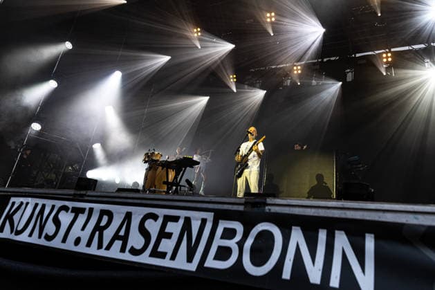 Konzert von Moby auf dem Kunst!Rasen Bonn - 18.08.26 Der US-amerikanische Elektronikmusiker Moby beim Open-Air-Live-Auftritt auf dem Kunst!Rasen Bonn. Bonn Gronau Nordrhein-Westfalen Deutschland *** Moby Concert at Kunst Rasen Bonn, August 18, 2026. American electronic musician Moby performing live outdoors at Kunst Rasen Bonn in Bonn-Gronau, North Rhine-Westphalia, Germany Copyright: xMarcxJohnx