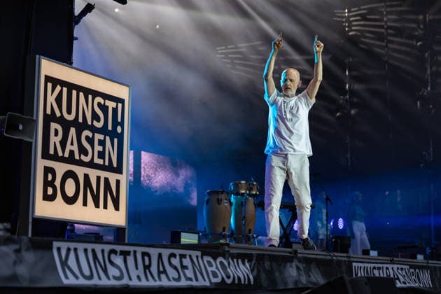 Konzert von Moby auf dem Kunst!Rasen Bonn - 18.08.26 Der US-amerikanische Elektronikmusiker Moby beim Open-Air-Live-Auftritt auf dem Kunst!Rasen Bonn. Bonn Gronau Nordrhein-Westfalen Deutschland *** Moby Concert at Kunst Rasen Bonn, August 18, 2026. American electronic musician Moby performing live outdoors at Kunst Rasen Bonn in Bonn-Gronau, North Rhine-Westphalia, Germany Copyright: xMarcxJohnx
