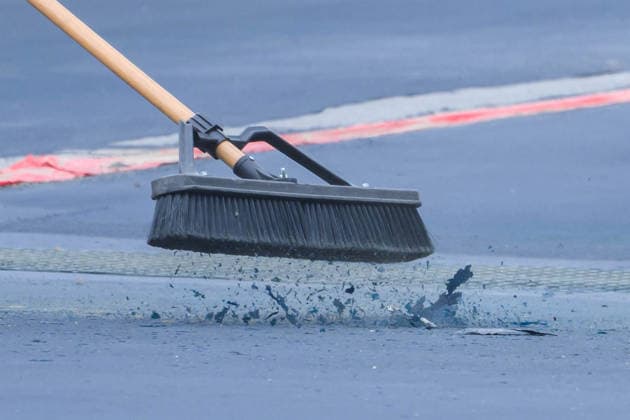August 18, 2026, Washington, District Of Columbia, United States: Crews make repairs to the Lincoln Memorial Reflecting Pool following peeling paint and vandalism. Washington United States  - ZUMAk206 20260818_znp_k206_005 Copyright: xMattxKaminskyx