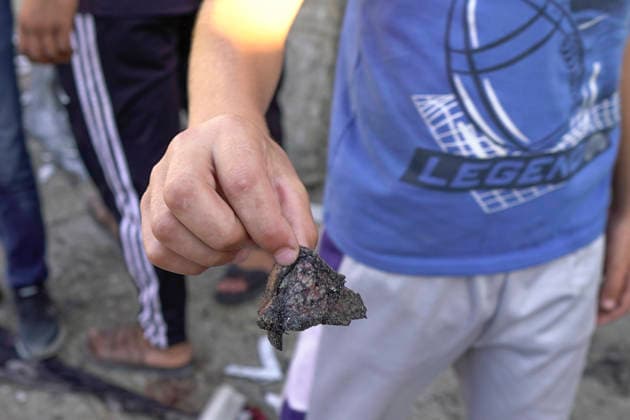 Gaza City Seashore Shelling A Palestinian holds a fragment of debris following shelling along the seashore in Gaza City, Palestinian Territories on August 18, 2026. At least six Palestinians, including a child, were killed and 10 others injured on Tuesday in an Israeli airstrike that hit a cafe in the seaport area west of Gaza City, according to a medical source. Gaza Gaza Strip Palestinian Territories Copyright: xMohammedxAlxQumsanx