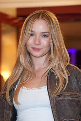 Julia Beautx (Julia Willecke) bei der Prime Video Filmpremiere von BACK TO THE 90s im Delphi Filmpalast in Berlin am 18.08.2026 *** Julia Beautx and Julia Willecke at the Prime Video premiere of *BACK TO THE 90s* at the Delphi Filmpalast in Berlin on August 18, 2026