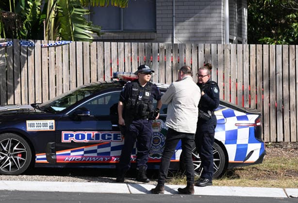 BEENLEIGH STABBING, Police are seen at a property in Beenleigh, Queensland, Wednesday, August 19, 2026. A man has died and two people are in custody after a alleged stabbing at a house south of Brisbane on Tuesday afternoon. ( NO ARCHIVING BEENLEIGH QUEENSLAND AUSTRALIA  Copyright: xDARRENxENGLANDx 20260819170566433698