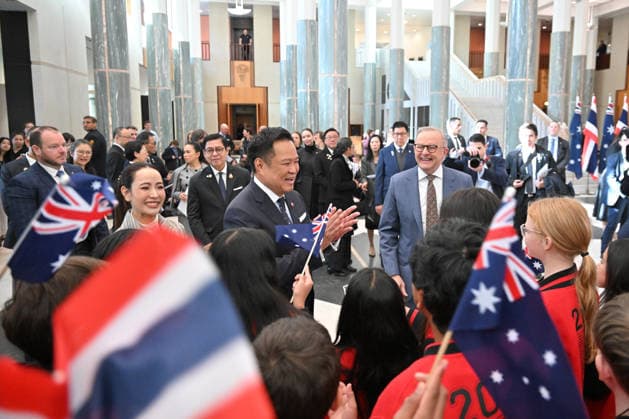 ANUTIN CHARNVIRAKUL AUSTRALIA VISIT, Australia™s Prime Minister Anthony Albanese, Thailand ™s Prime Minister Anutin Charnvirakul and his wife Thananon Charnvirakul are greeted schoolchildren during a visit to Australia, Parliament House, in Canberra, Wednesday, August 19, 2026. ( NO ARCHIVING CANBERRA AUSTRALIAN CAPITAL TERRITORY AUSTRALIA  Copyright: xMICKxTSIKASx 20260819198846478376