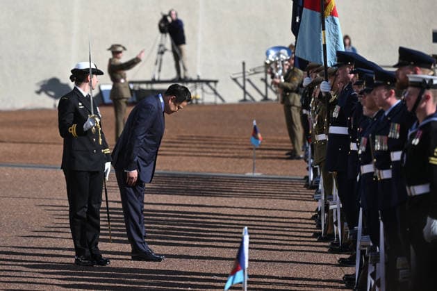 ANUTIN CHARNVIRAKUL AUSTRALIA VISIT, Prime Minister of Thailand Anutin Charnvirakul inspects a guard of honor during a ceremonial welcome outside Parliament House, in Canberra, Wednesday, August 19, 2026. ( NO ARCHIVING CANBERRA AUSTRALIAN CAPITAL TERRITORY AUSTRALIA  Copyright: xLUKASxCOCHx 20260819169802605807