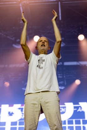 Konzert von Moby auf dem Kunst!Rasen Bonn - 18.08.26 Der US-amerikanische Elektronikmusiker Moby (Richard Melville Hall) beim Open-Air-Live-Auftritt auf dem Kunst!Rasen Bonn. Bonn Gronau Nordrhein-Westfalen Deutschland *** Moby concert at Kunst Rasen Bonn on August 18, 2026. American electronic musician Moby (Richard Melville Hall) performing live at an open-air concert at Kunst Rasen Bonn in Bonn, Gronau, North Rhine-Westphalia, Germany Copyright: xMarcxJohnx
