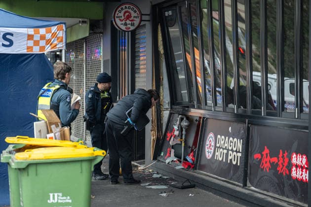 FOOTSCRAY RAM RAID, Police investigate the damaged storefront of Dragon Hot Pot in Footscray, the site of a ram raid, in Melbourne, Wednesday, August 19, 2026. ( NO ARCHIVING MELBOURNE VICTORIA AUSTRALIA  Copyright: xJAYxKOGLERx 20260819123124915770