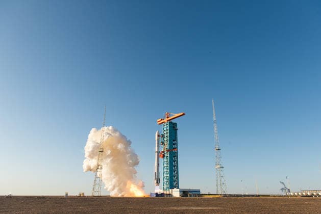 GANSU, CHINA - AUGUST 19: The Zhuque-3 Y2 rocket blasted off at 7:35 a.m. (Beijing Time) from the Dongfeng commercial space innovation pilot zone on August 19, 2026 in northwest China. China launched the reusable rocket Zhuque-3 on Wednesday morning, achieving its first recovery of a rocket s first stage on land. The land-based recovery of the rocket s first stage was completed as planned, and the flight mission was a complete success.  Copyright: xVCGx 111660827826