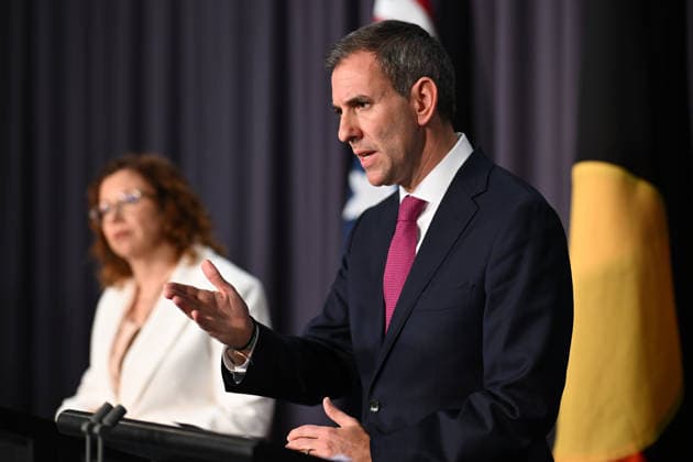 JIM CHALMERS WAGES PRESSER, Australian Treasurer Jim Chalmers speaks to the media during a press conference at Parliament House in Canberra, Wednesday, August 19, 2026. ( NO ARCHIVING CANBERRA AUSTRALIAN CAPITAL TERRITORY AUSTRALIA  Copyright: xLUKASxCOCHx 20260819138547548211