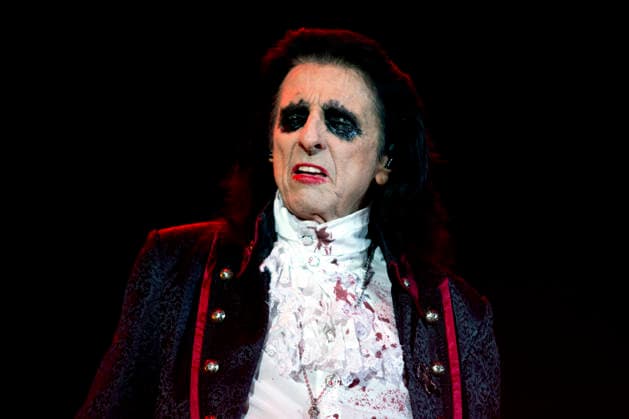 Hollywood Vampires perform at AO Arena Alice Cooper of Hollywood Vampires performs at AO Arena, Manchester, UK, 18 August 2026., Credit:Hels Millington Avalon  Copyright: xHelsxMillingtonx xAvalonx 1125376211