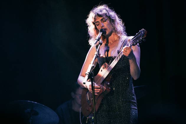 Hannah Cohen performs at Hoxton Hall on August 18, 2026 in London, England. LONDON, ENGLAND - AUGUST 18: Hannah Cohen performs at Hoxton Hall on August 18, 2026 in London, England., Credit:Pupat Chenaksara Avalon UK, London  Copyright: xPupatxChenaksarax xAvalonx PCN_HANNAH_COHEN_LIVE_1125373543