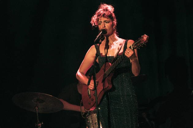 Hannah Cohen performs at Hoxton Hall on August 18, 2026 in London, England. LONDON, ENGLAND - AUGUST 18: Hannah Cohen performs at Hoxton Hall on August 18, 2026 in London, England., Credit:Pupat Chenaksara Avalon UK, London  Copyright: xPupatxChenaksarax xAvalonx PCN_HANNAH_COHEN_LIVE_1125373598