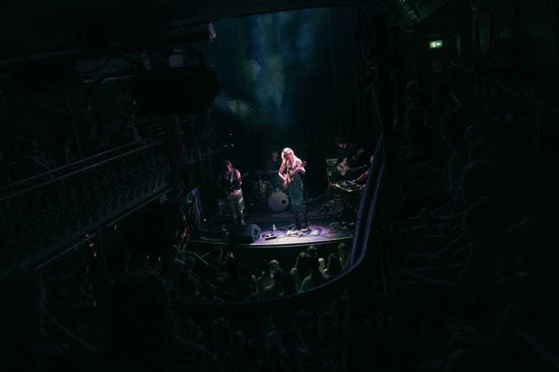 Hannah Cohen performs at Hoxton Hall on August 18, 2026 in London, England. LONDON, ENGLAND - AUGUST 18: Hannah Cohen performs at Hoxton Hall on August 18, 2026 in London, England., Credit:Pupat Chenaksara Avalon UK, London  Copyright: xPupatxChenaksarax xAvalonx PCN_HANNAH_COHEN_LIVE_1125373623