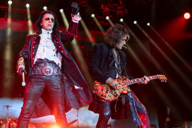 Hollywood Vampires perform at AO Arena Alice Cooper and Joe Perry of Hollywood Vampires performs at AO Arena, Manchester, England, 18th August 2026. Editorial Use Only., Credit:Mike Gray MIKE GRAY - B4227 Avalon  Copyright: xMikexGrayx xMIKExGRAYx-xB4227x xAvalonx 1125388337